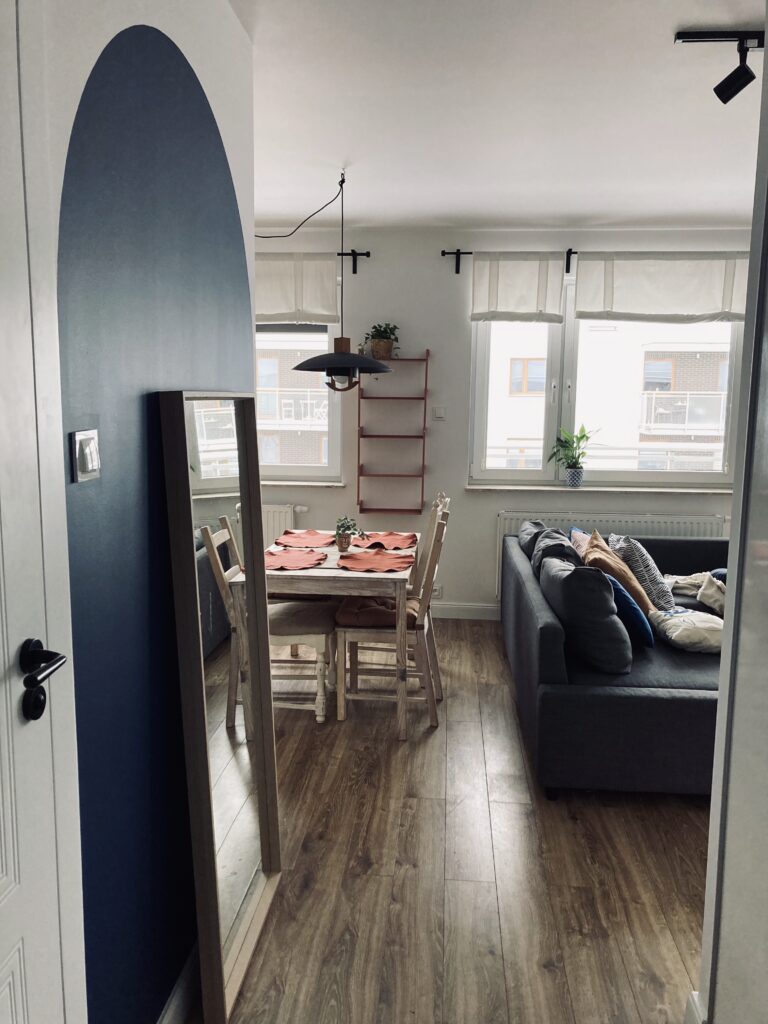 przejście w kawalerce 35 m² – projekt wnętrza Gdańsk