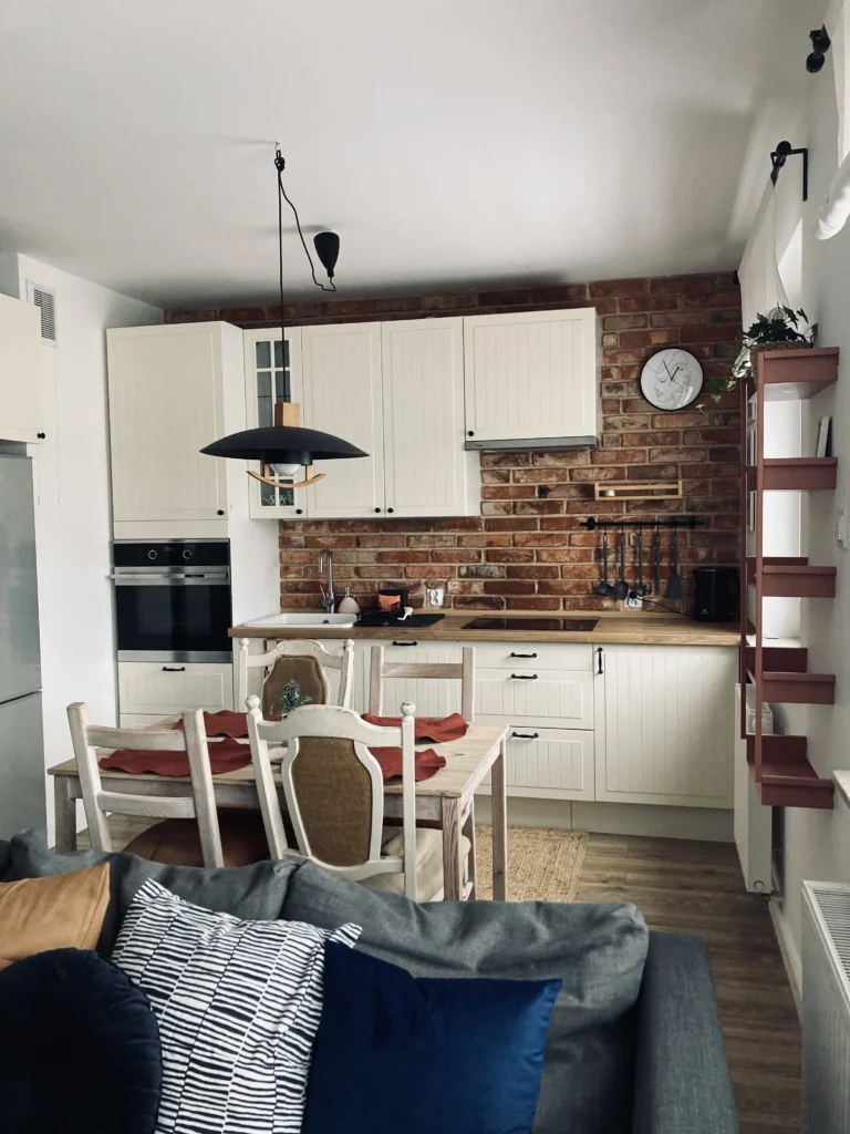 salon z kuchnią w kawalerce 35 m² – home staging Gdańsk