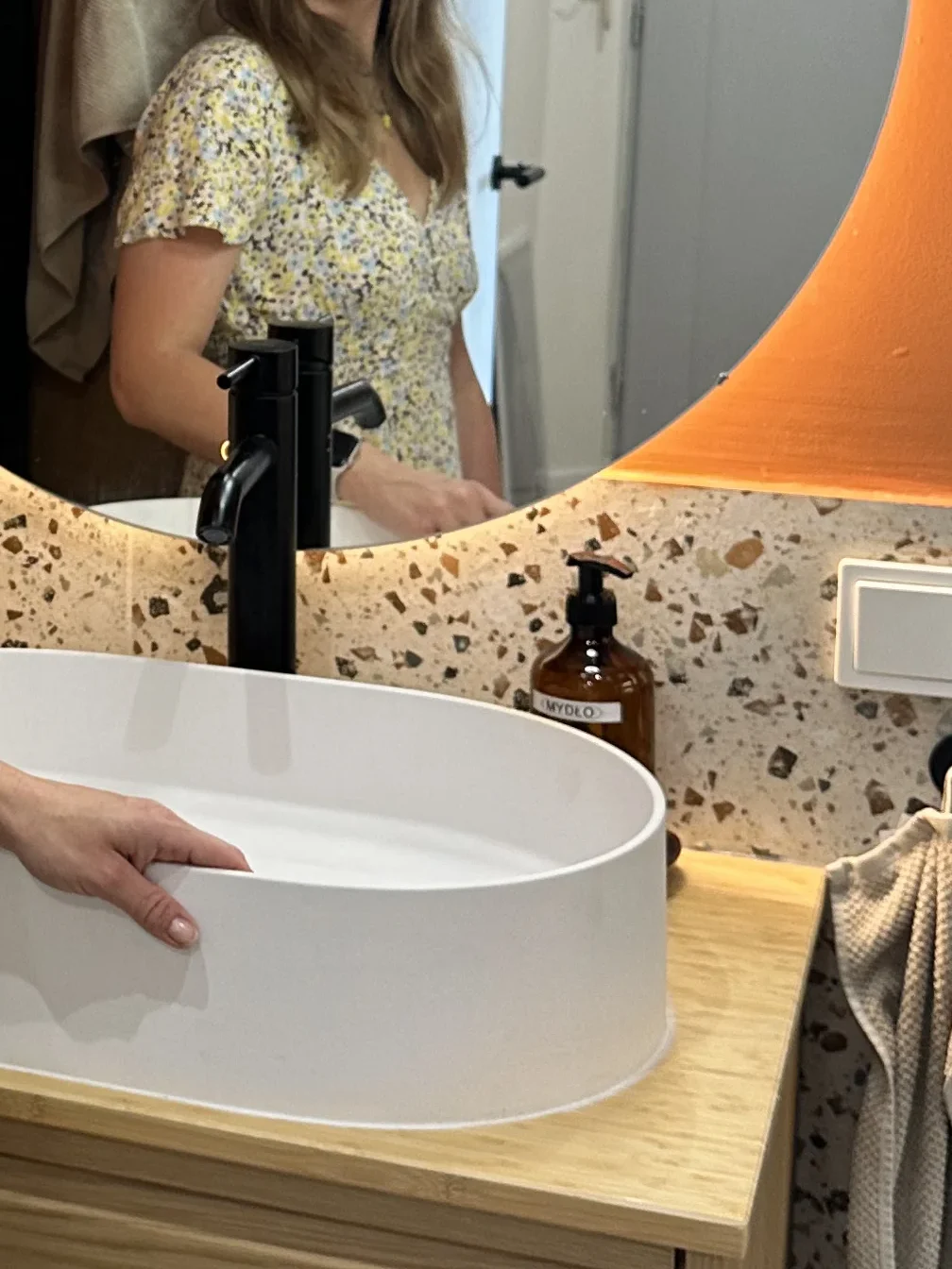 nowoczesna łazienka z retro detalami