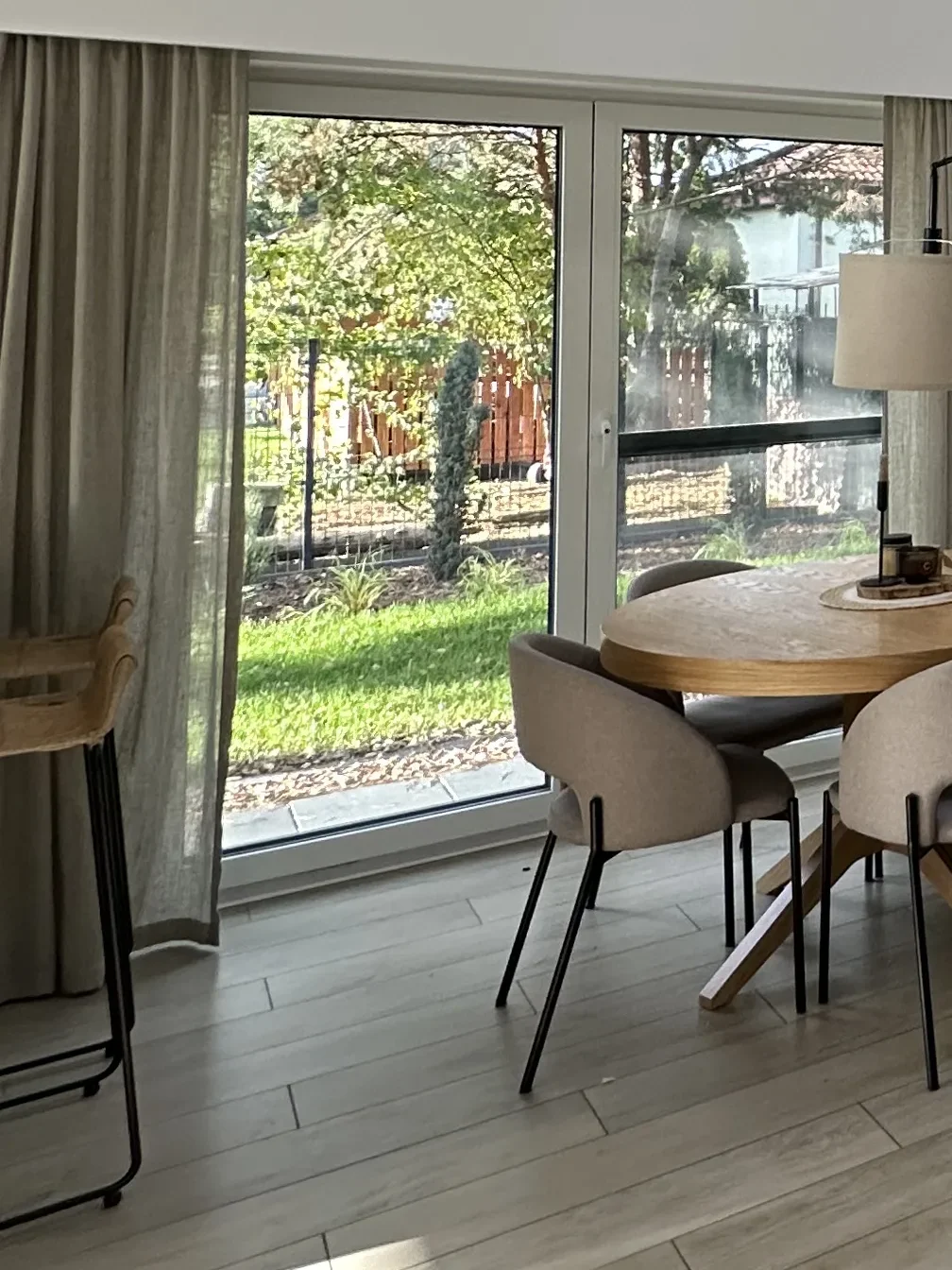 aranżacja strefy dziennej – nowoczesny dom Prądocin